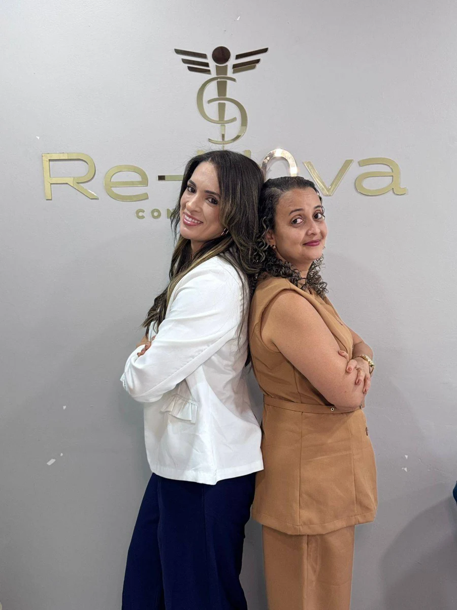 Profissionais da Re-Nova trabalhando em parceria